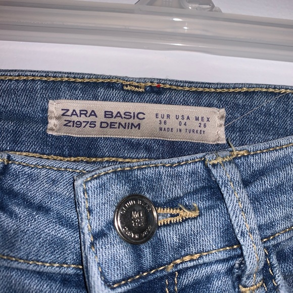 Zara Cropped, mid rise, lightly ripped jeans :) - Picture 7 of 7